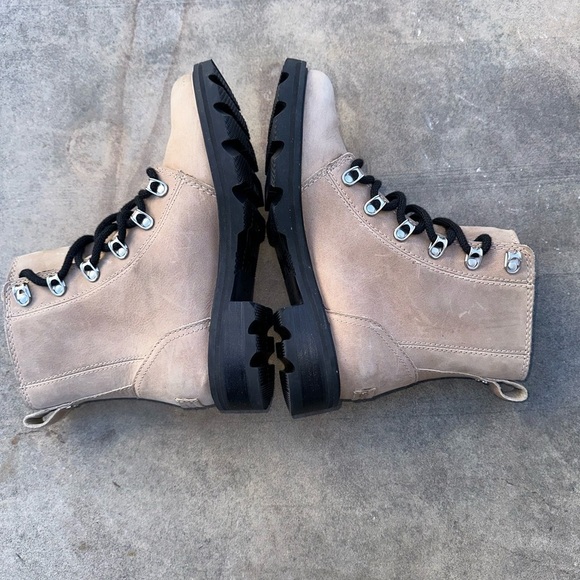 Sorel Women's Lennox Lace Waterproof Boot - Omega Taupe / Black Size 6 - Picture 6 of 9